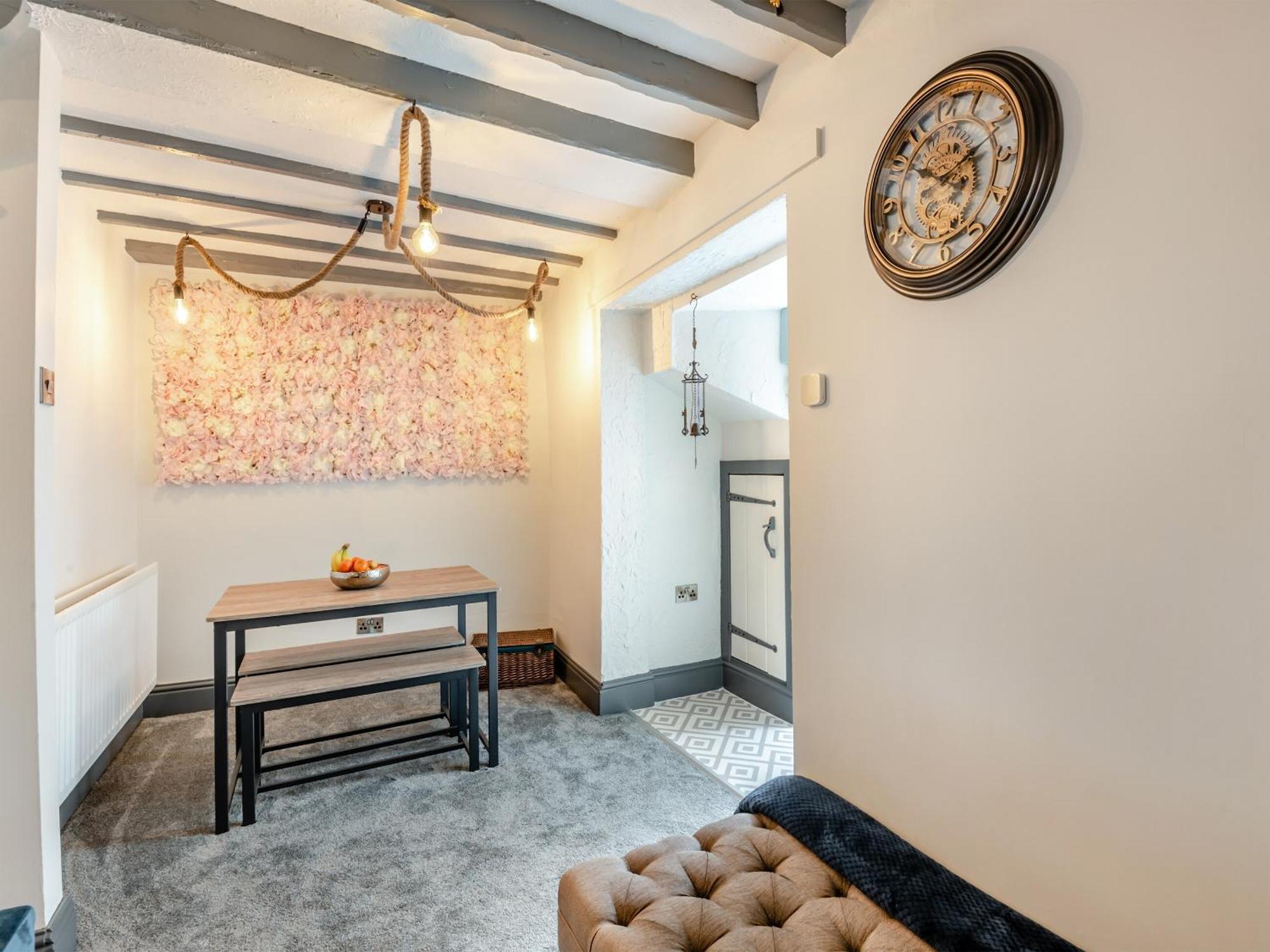 The Tipsy Bee At 143, Villa กีสบะระ ภายนอก รูปภาพ